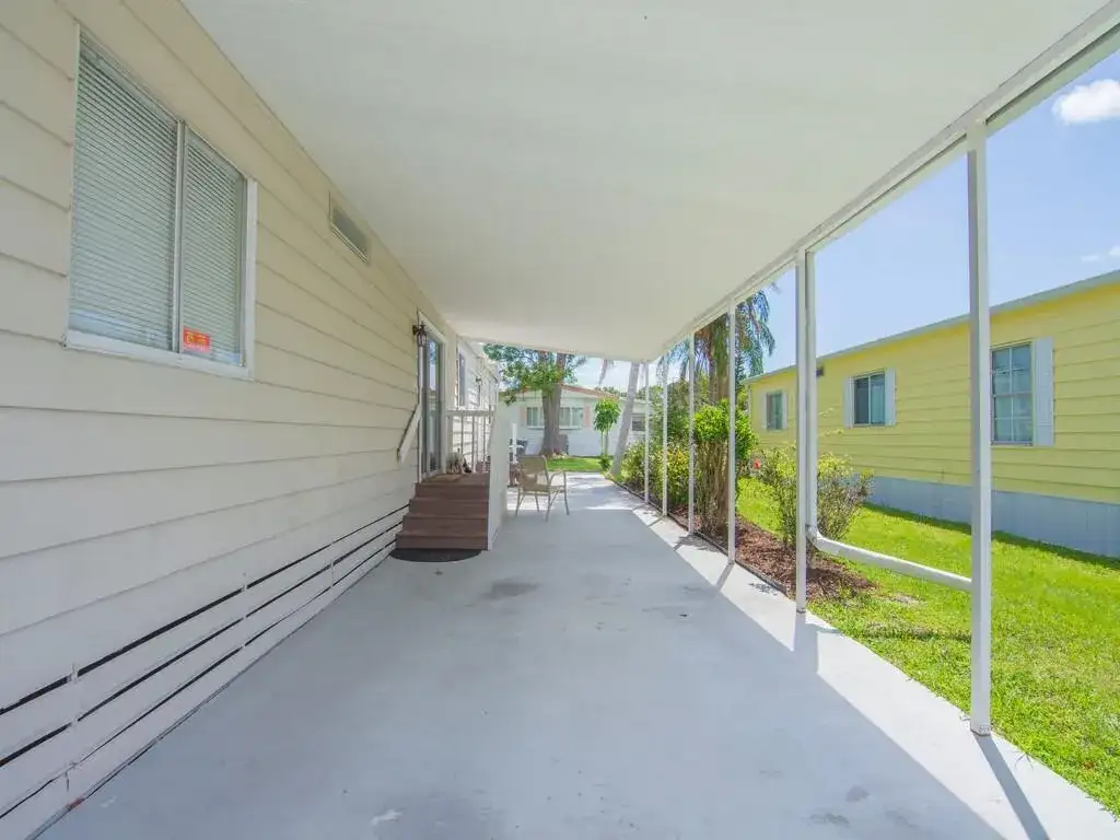 78 W Caribbean, Port St. Lucie FL 34952 photo 4