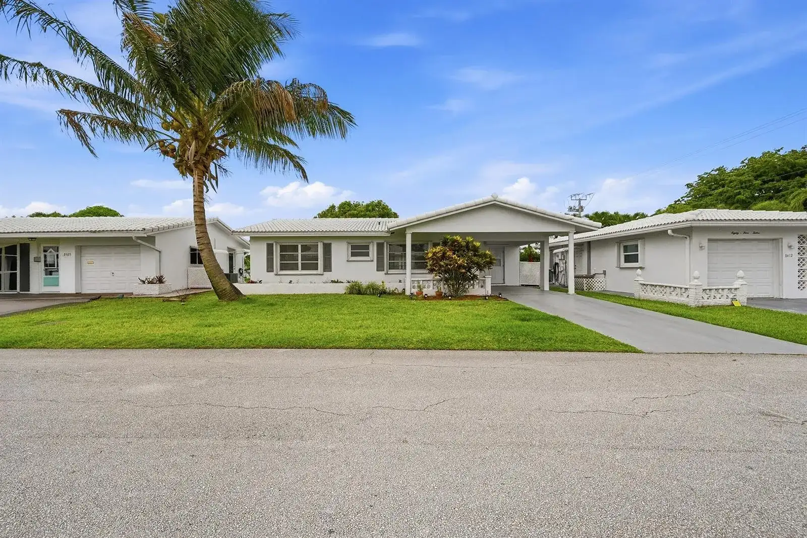 8410 NW 59th Place, Tamarac FL 33321 photo 2