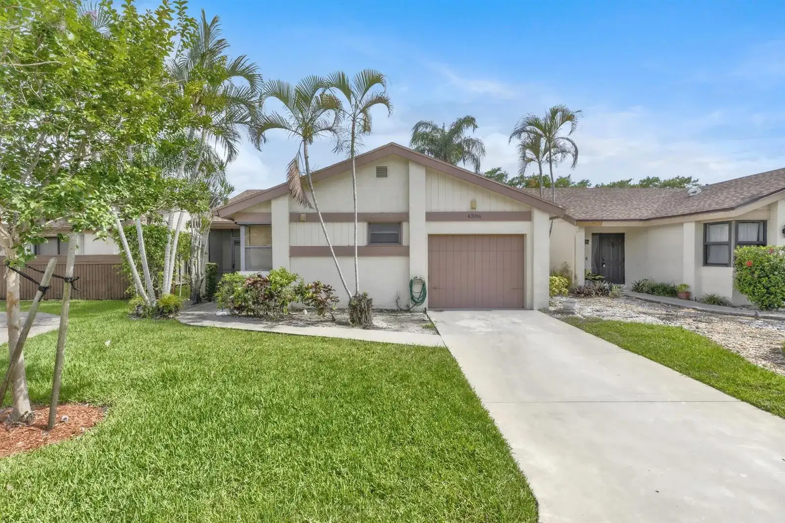 4306 Acacia Circle, Coconut Creek FL 33066 photo 2
