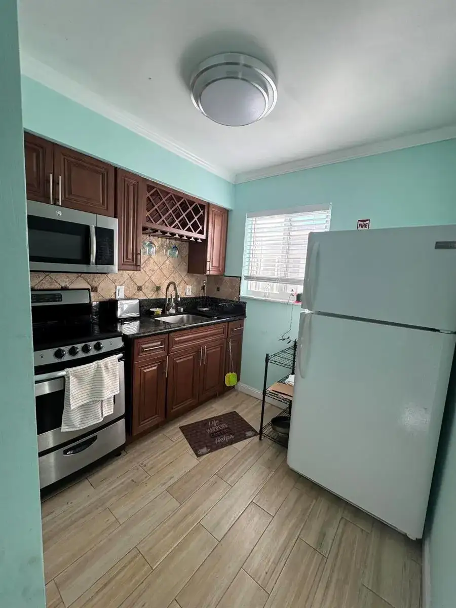 323 Monroe Street # 6, Hollywood FL 33019 photo 5