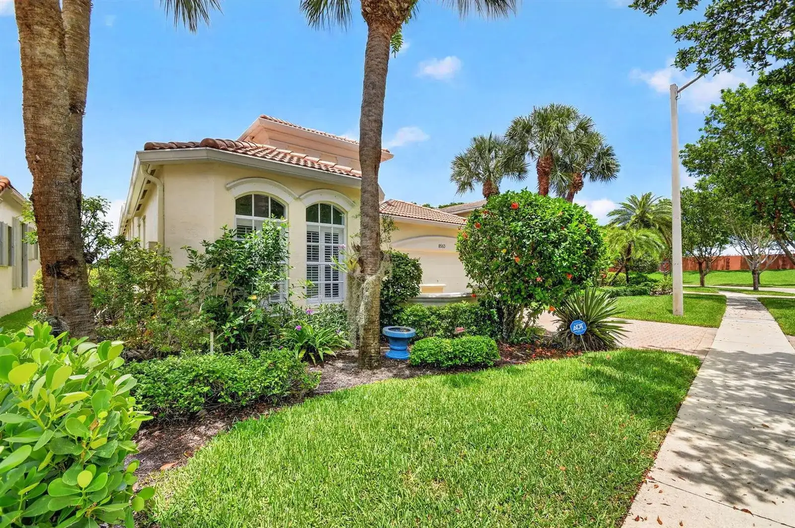 8553 E Via Grande E, Wellington FL 33411 photo 2