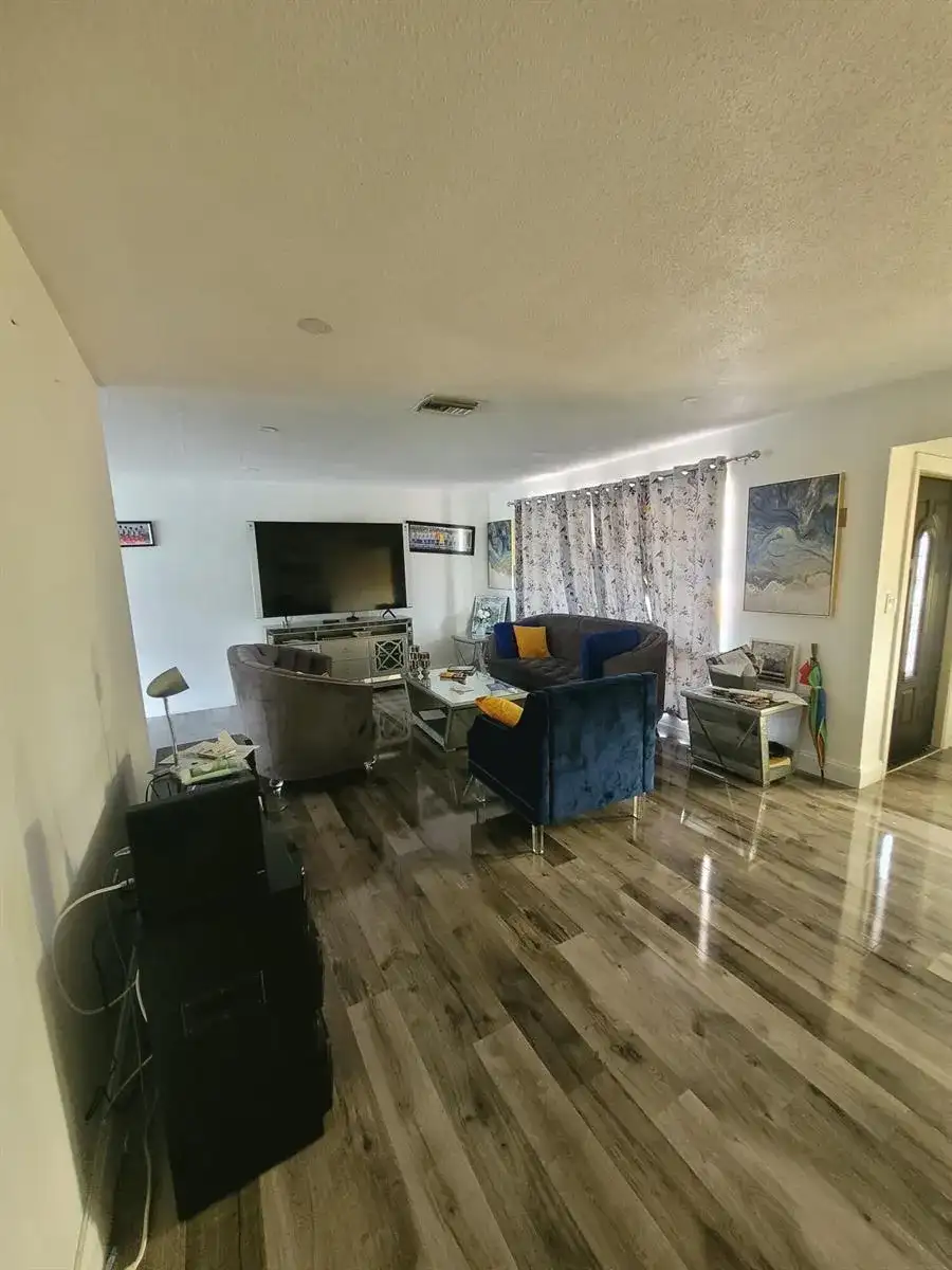 6641 Emerald Lake Drive, Miramar FL 33023 photo 3