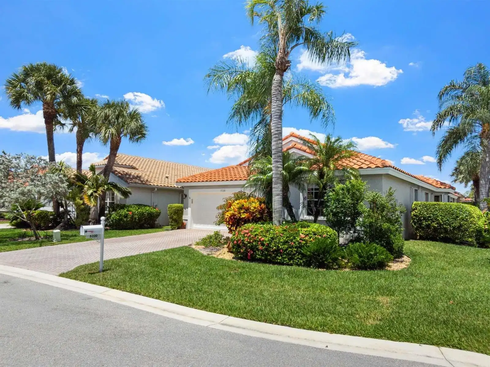 5320 Glenville Drive, Boynton Beach FL 33437 photo 2