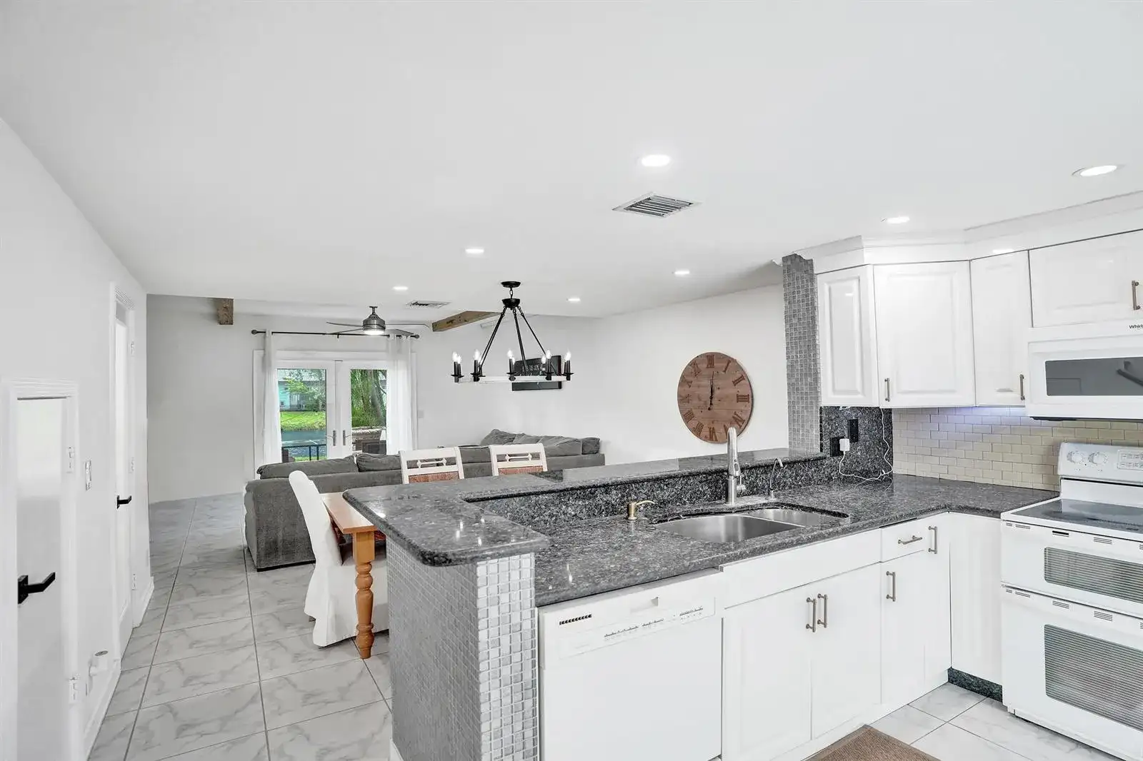 147 SW 3rd Street, Pompano Beach FL 33060 photo 4