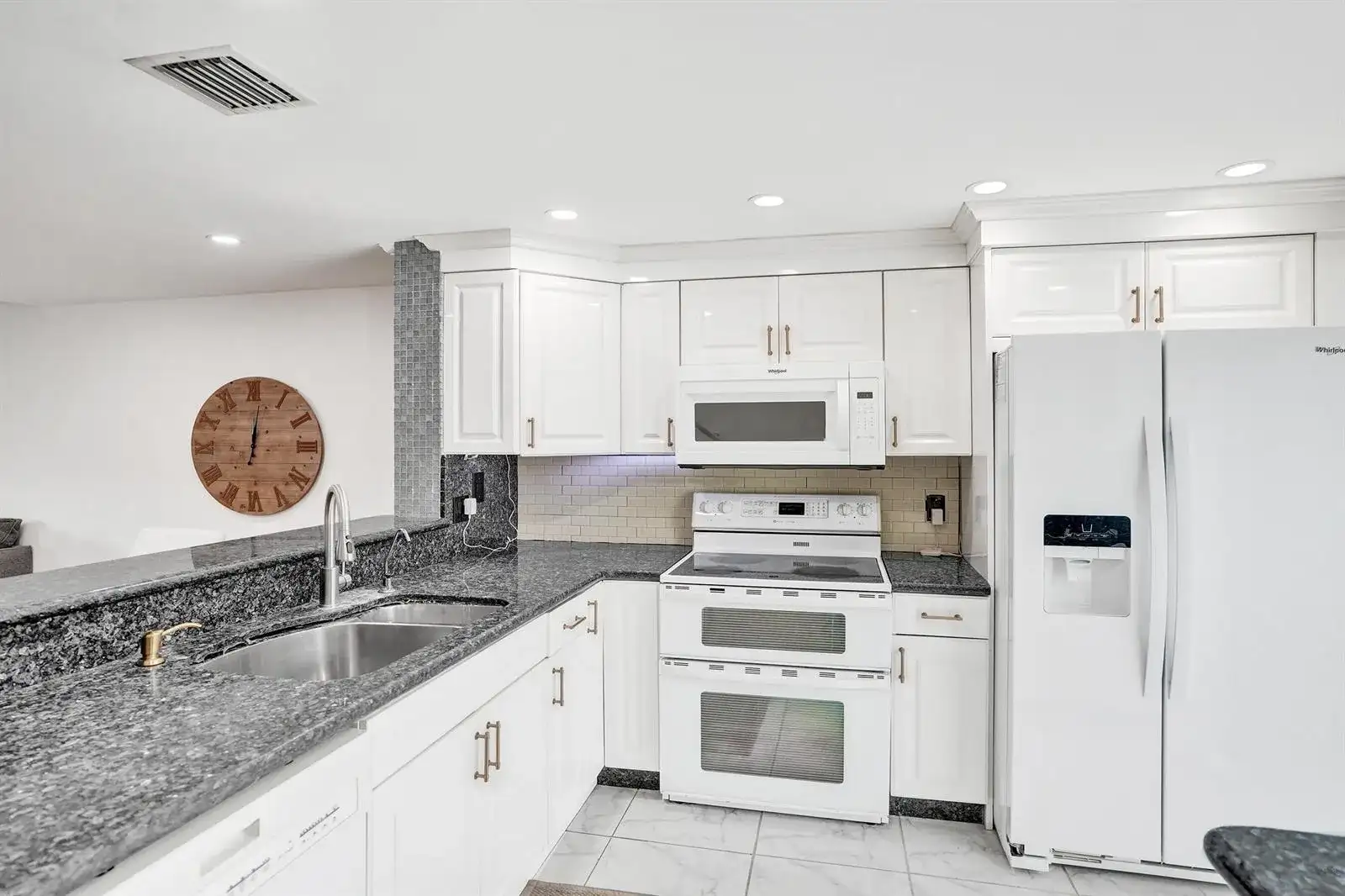 147 SW 3rd Street, Pompano Beach FL 33060 photo 5