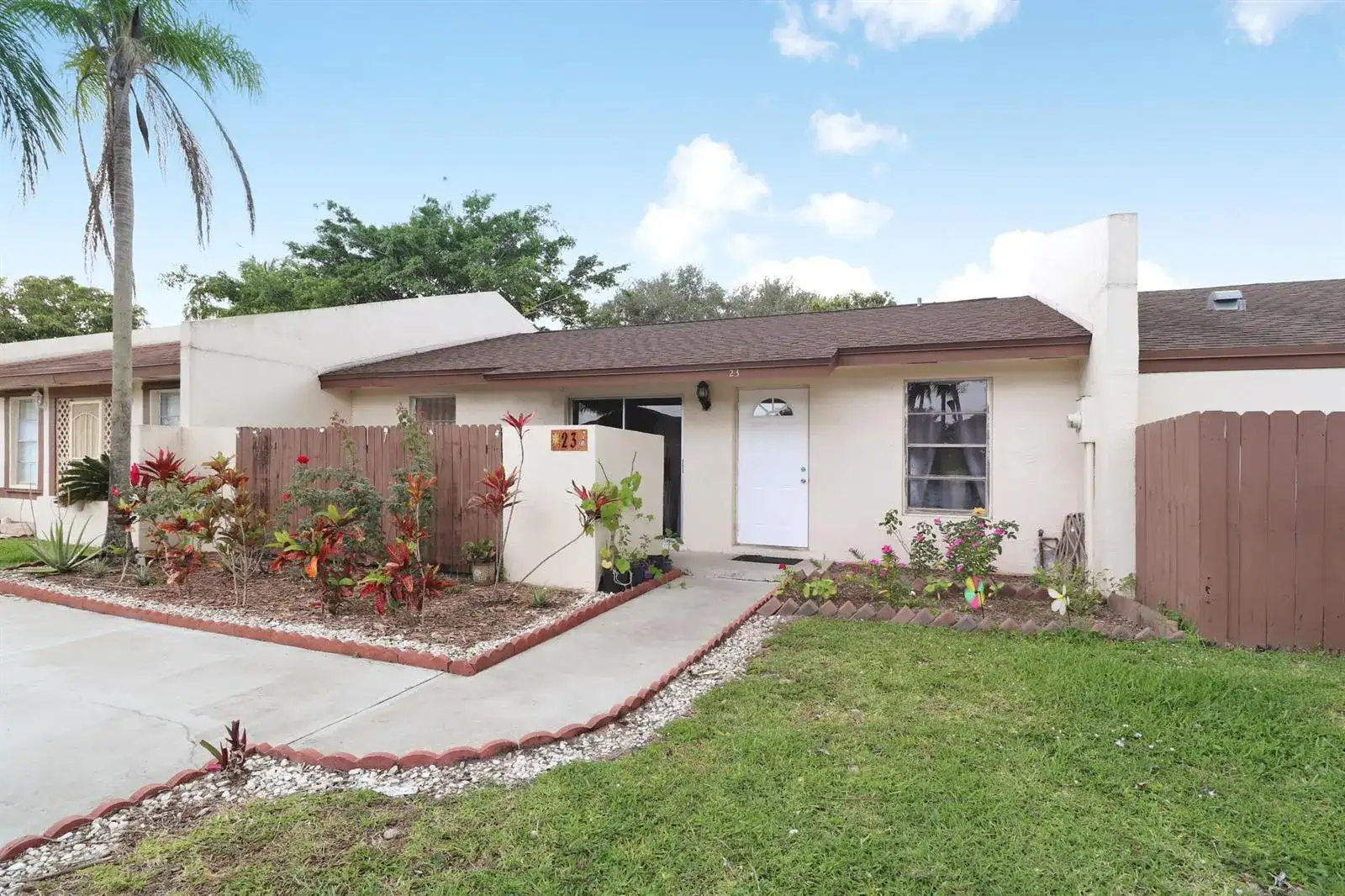 23 Chelsea Lane, Boynton Beach FL 33426 photo 2
