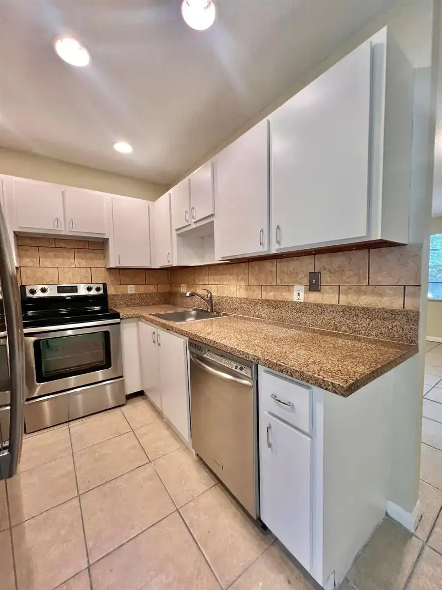 423 Glenwood Drive, West Palm Beach FL 33415 photo 2