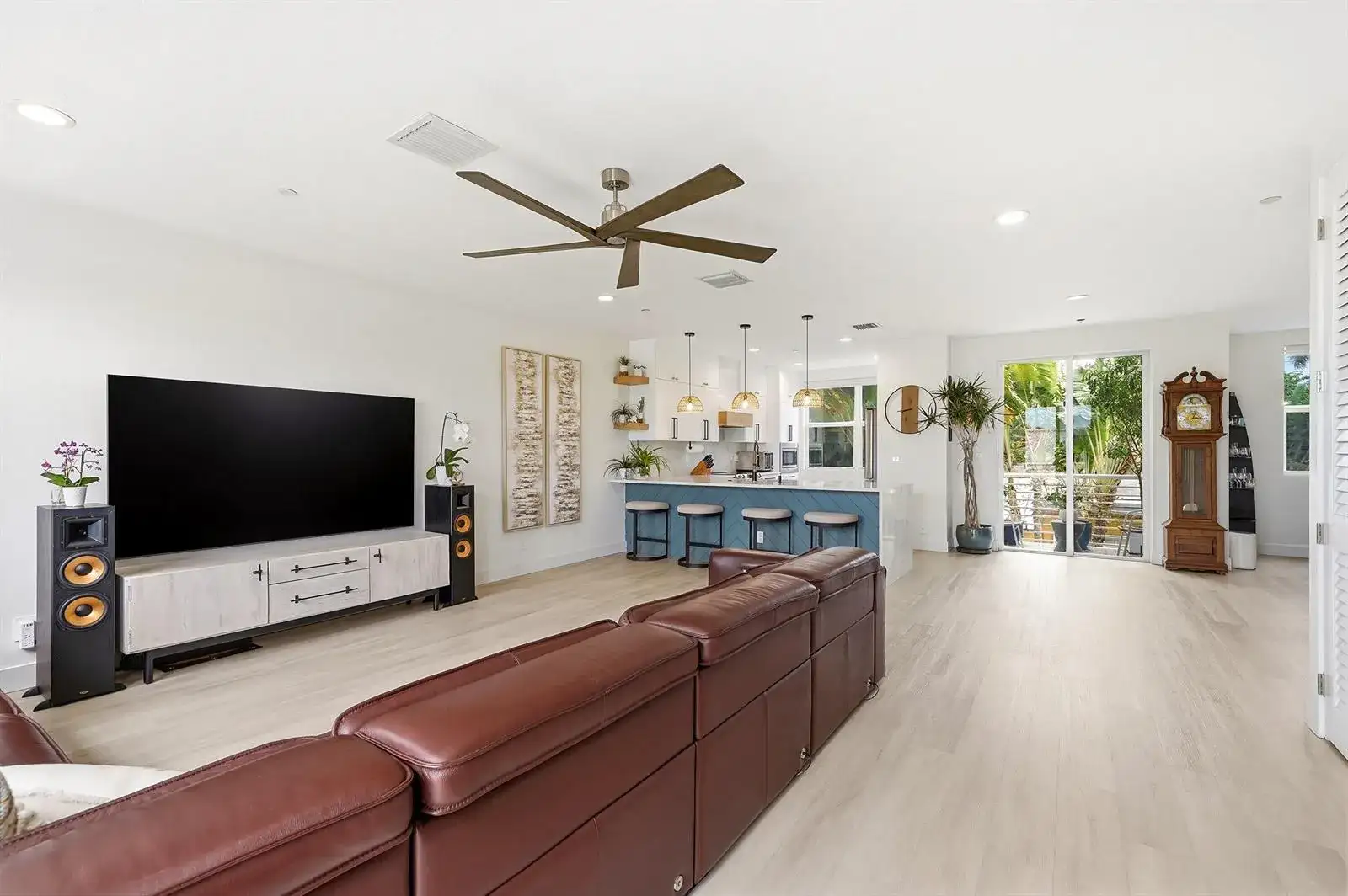 1210 NE 11th Avenue, Fort Lauderdale FL 33304 photo 4