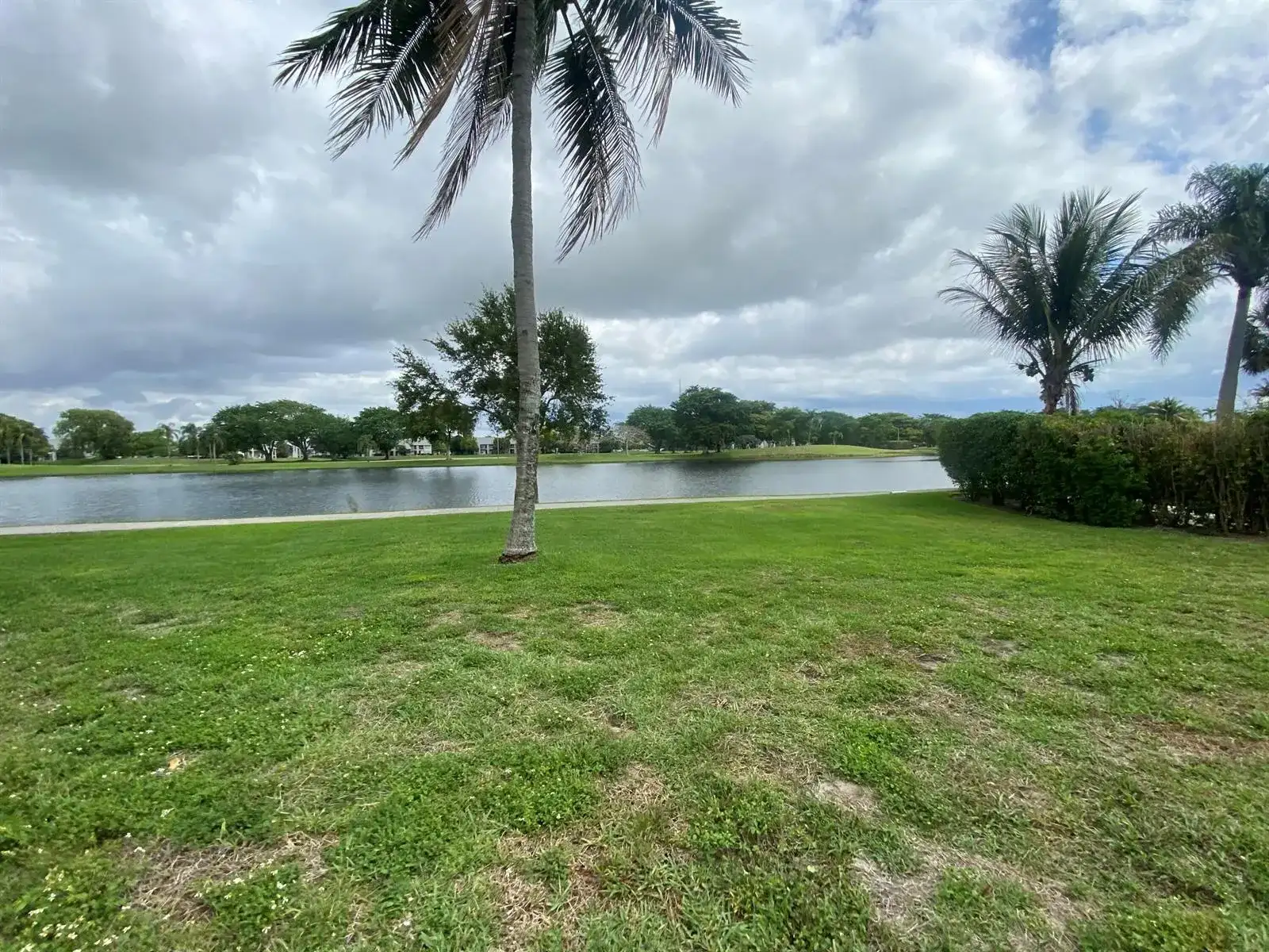 62 Willow Circle, Boynton Beach FL 33436 photo 2