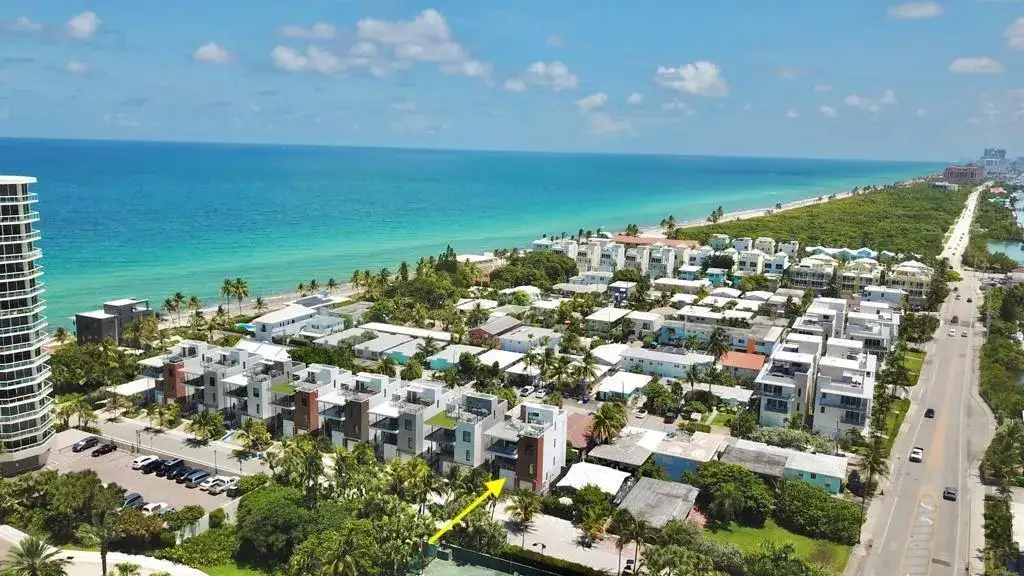 348 Balboa Street, Hollywood FL 33019 photo 2