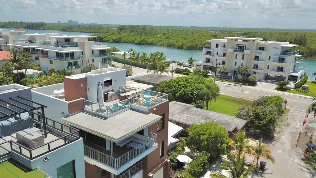 348 Balboa Street, Hollywood FL 33019 photo 3