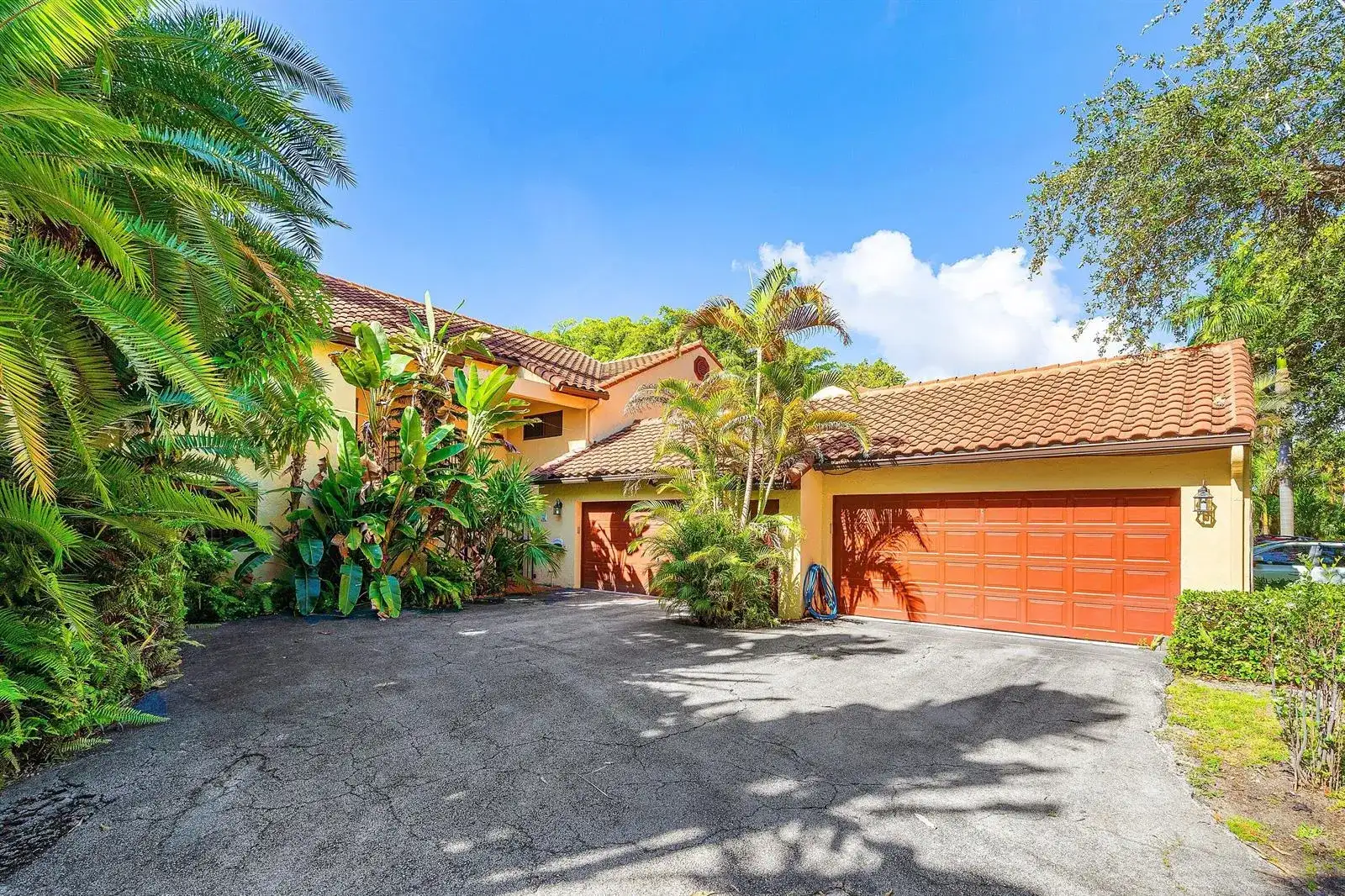 16 Via Lago, Boynton Beach FL 33435 photo 2