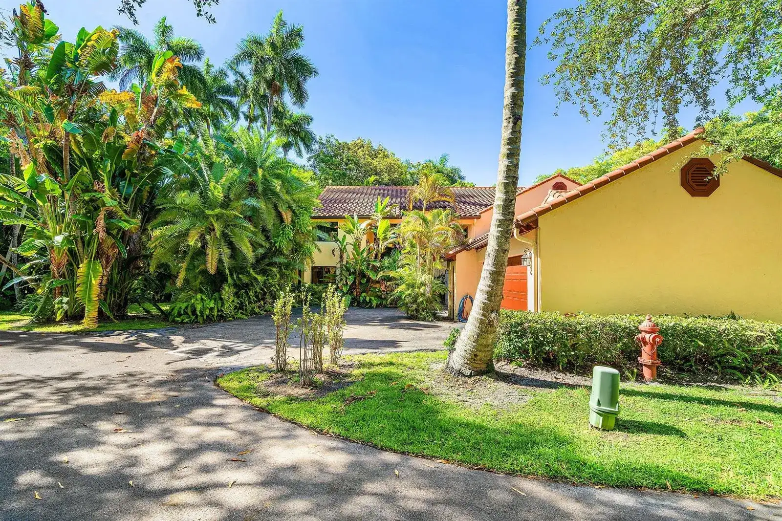 16 Via Lago, Boynton Beach FL 33435 photo 3