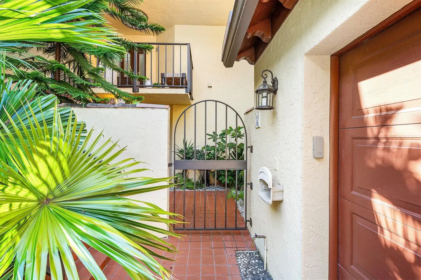 16 Via Lago, Boynton Beach FL 33435 photo 4