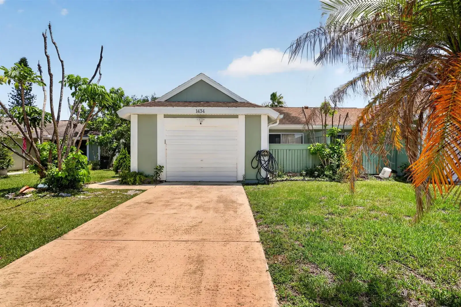 1434 SE Larkwood Circle, FL 34952 photo 2