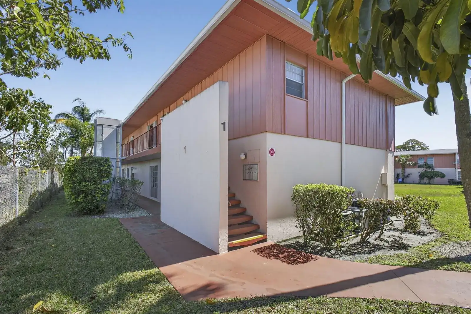 1 Golfs Edge # F, West Palm Beach FL 33417 photo 2