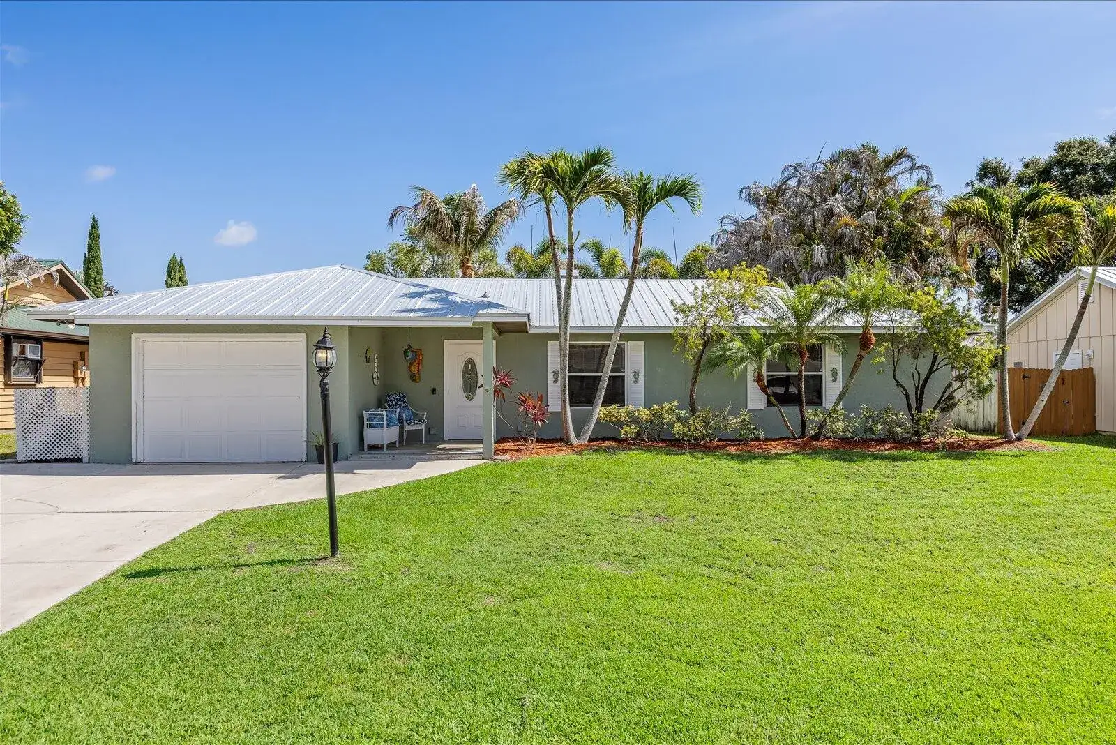 687 NE Maranta Terrado, Jensen Beach FL 34957 photo 4
