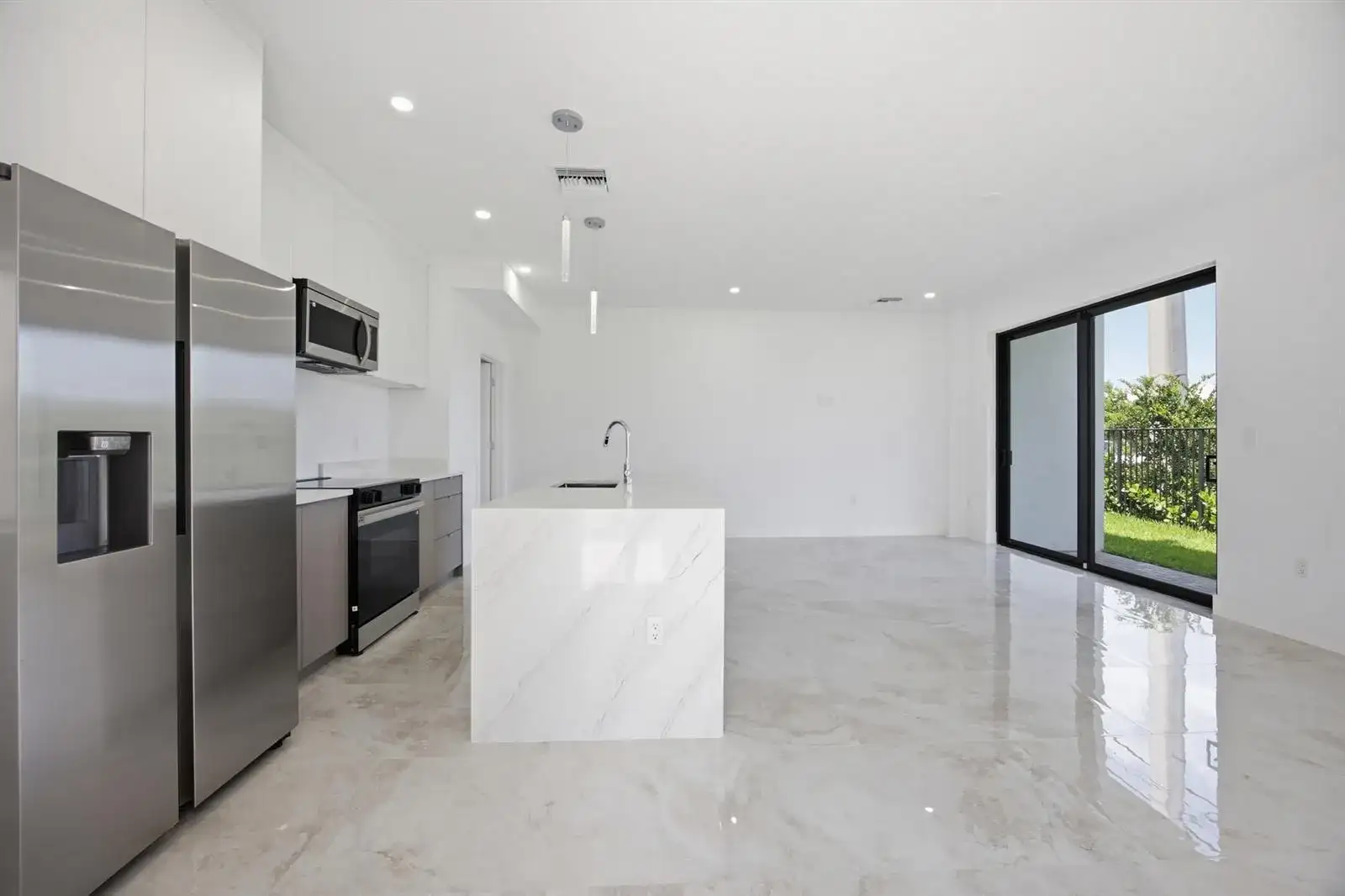 1542 NW 1st Avenue, Pompano Beach FL 33060 photo 3