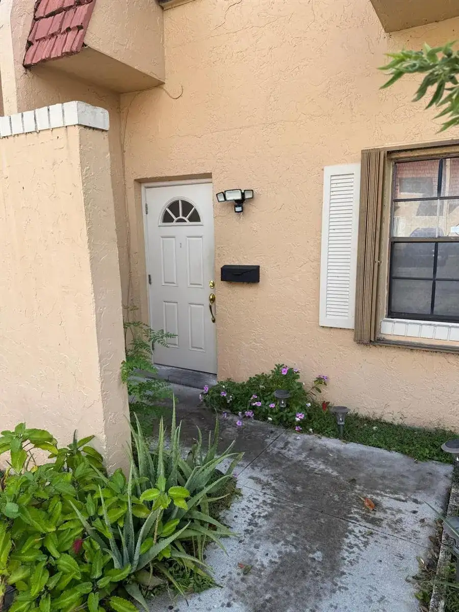 76 Ann Lee Lane, Tamarac FL 33319 photo 2