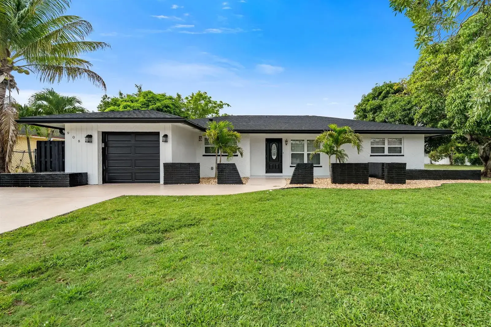 908 Hibiscus Drive, Royal Palm Beach FL 33411 photo 2
