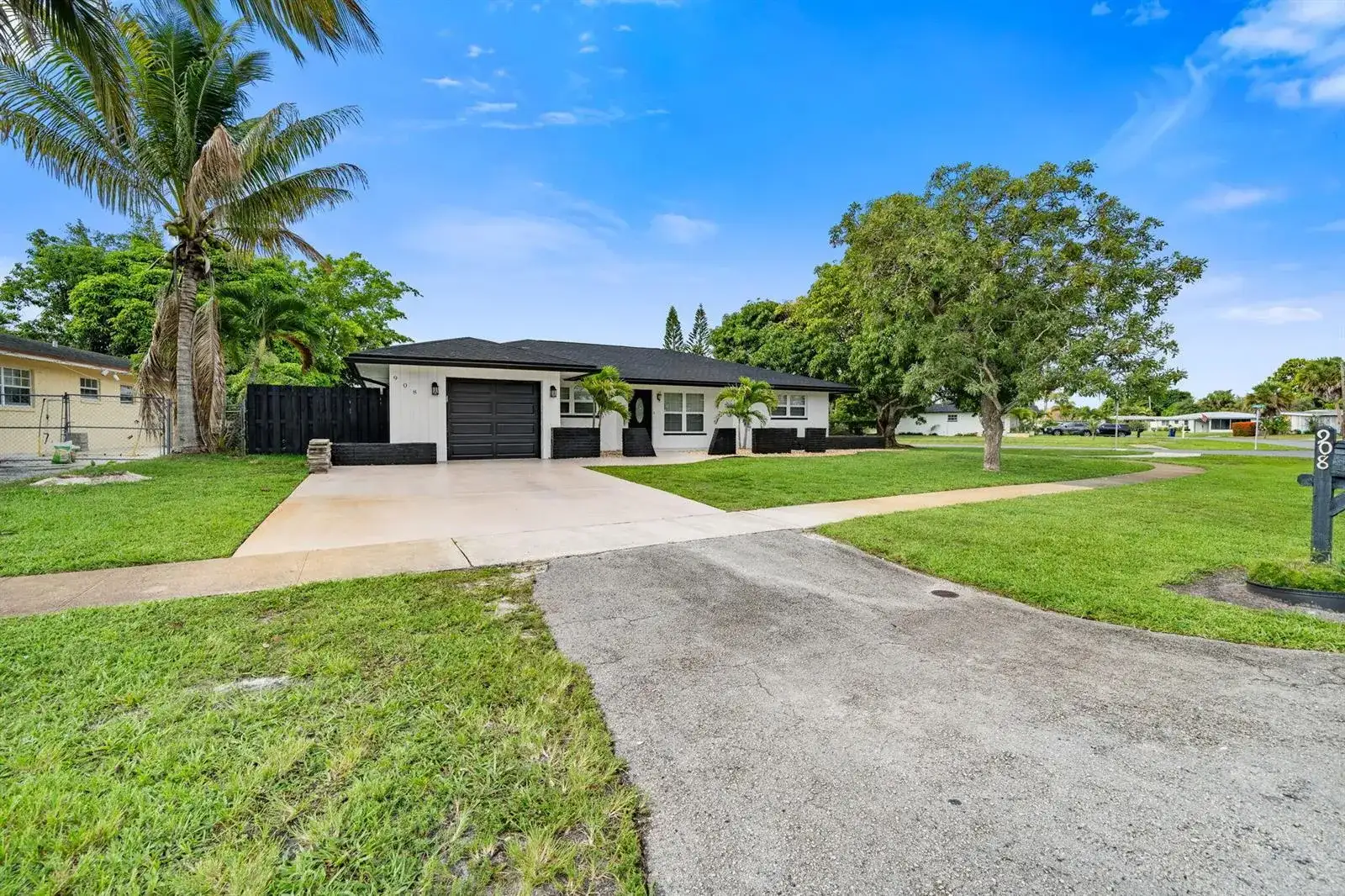 908 Hibiscus Drive, Royal Palm Beach FL 33411 photo 3