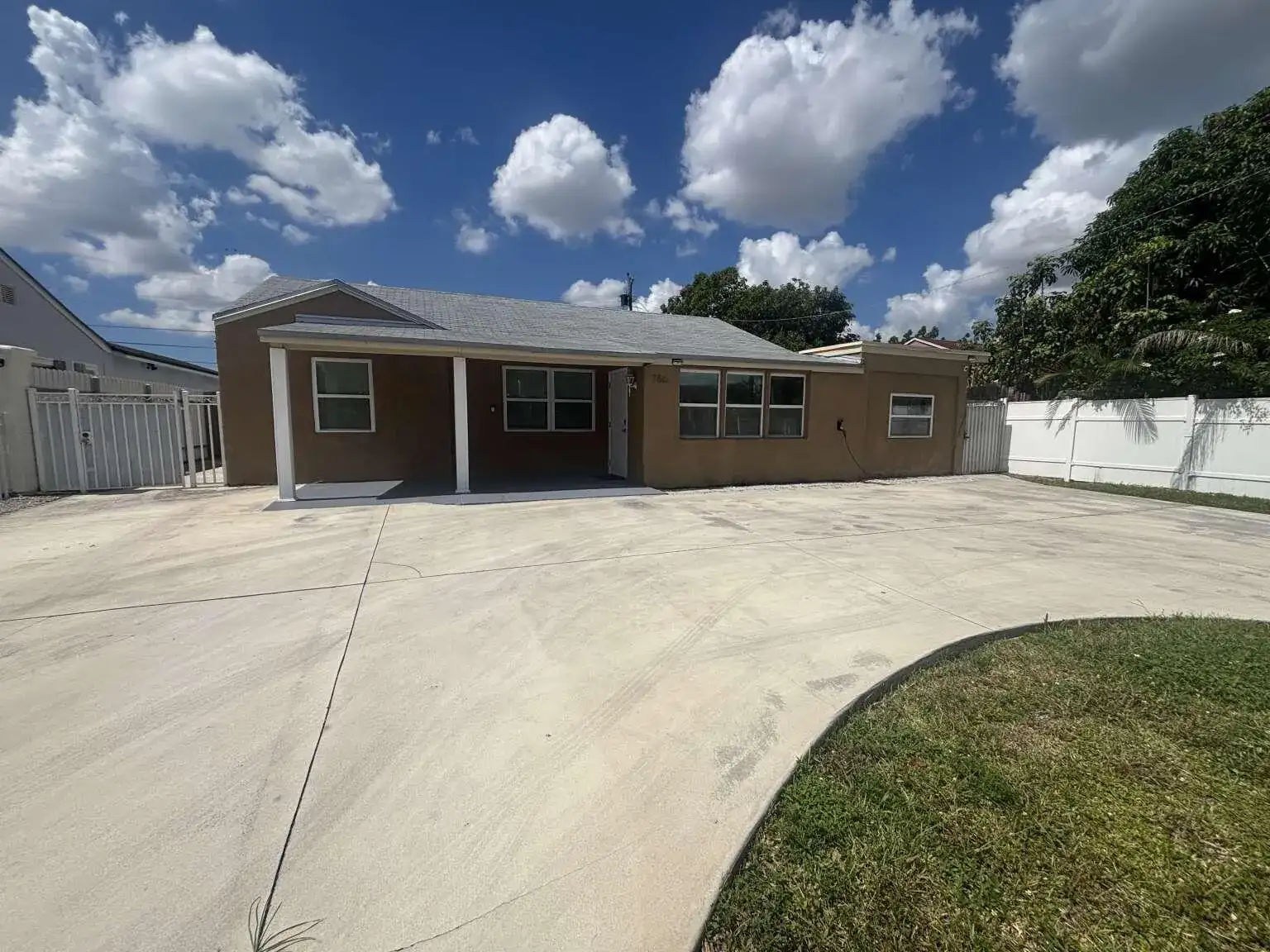 750 NE 4th Place, Hialeah FL 33010 photo 2