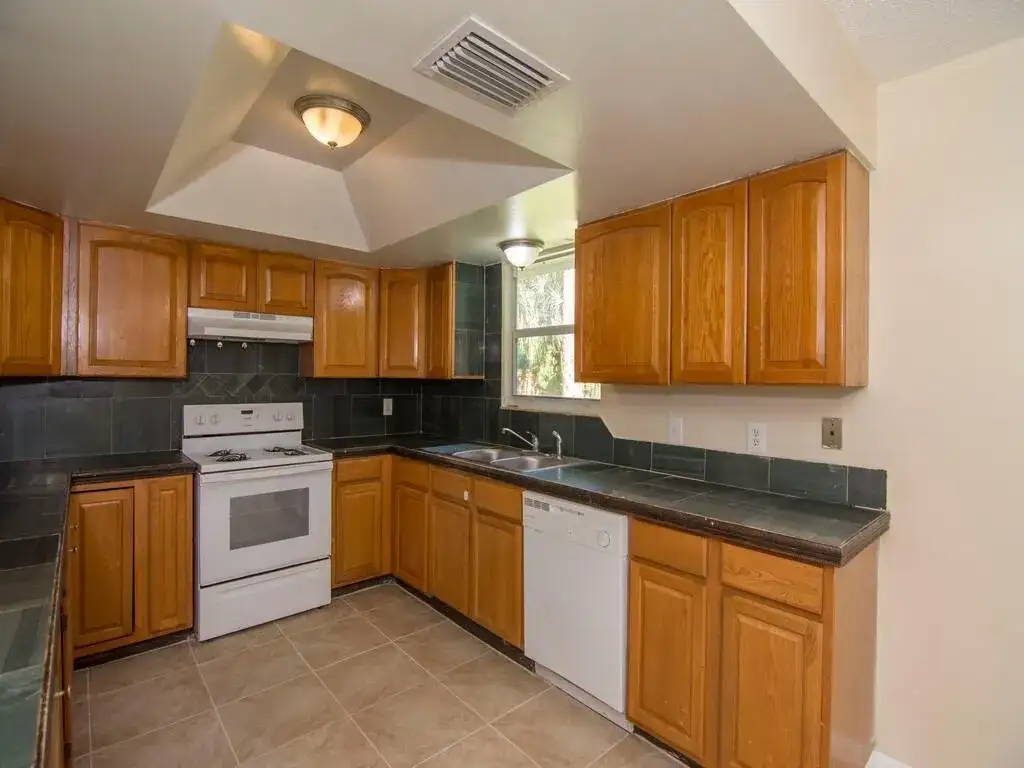 8604 Brookline Avenue, Fort Pierce FL 34951 photo 4