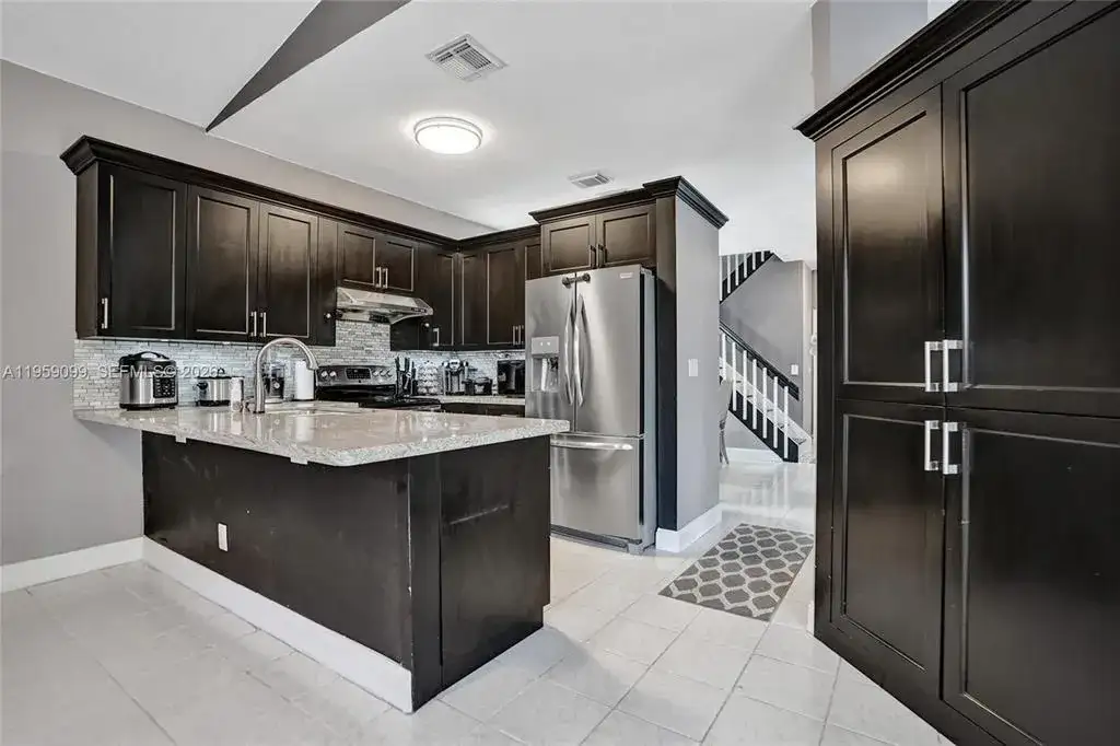218 NW 75th Terrace, Plantation FL 33317 photo 2