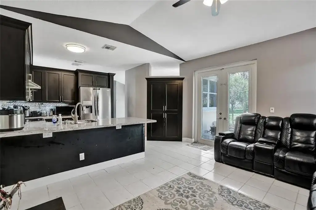 218 NW 75th Terrace, Plantation FL 33317 photo 3