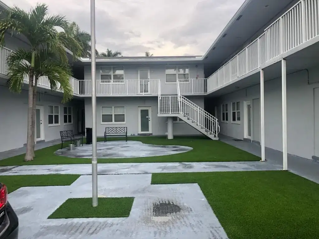 930 N 14th Court, Hollywood FL 33020 photo 2