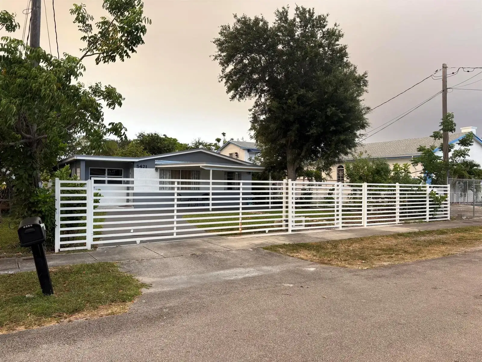 5421 SW 24th Street, West Park FL 33023 photo 2