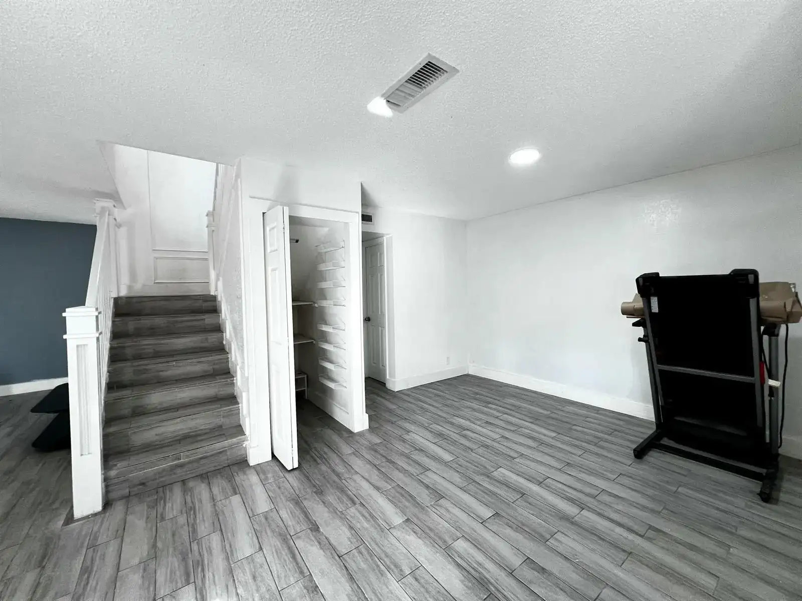 295 Woodland Road, Palm Springs FL 33461 photo 5