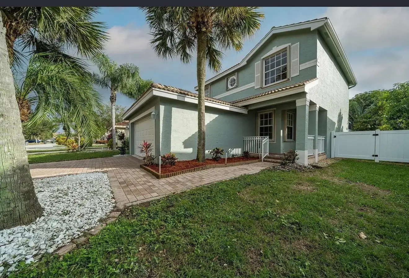 5144 Aurora Lake Circle, FL 33463 photo 2