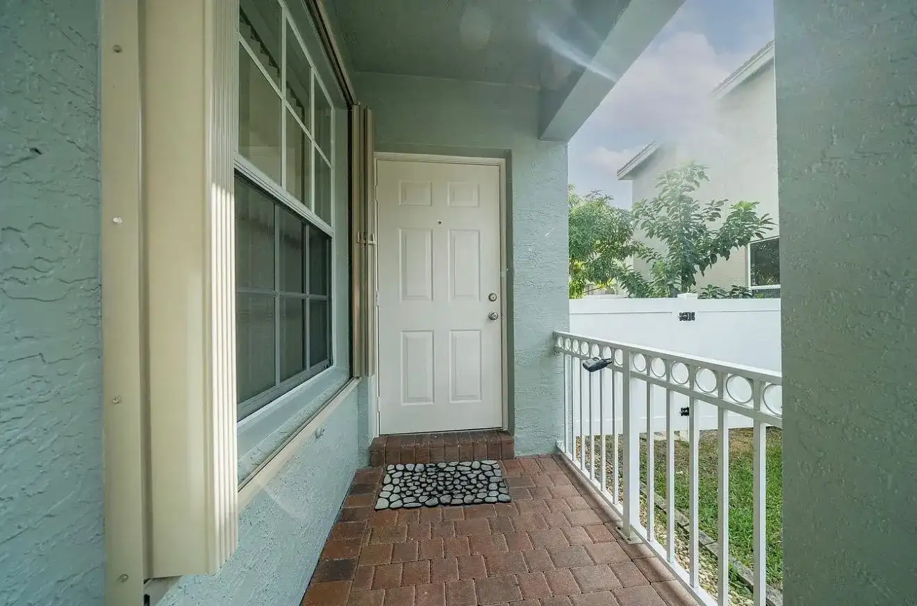 5144 Aurora Lake Circle, FL 33463 photo 4