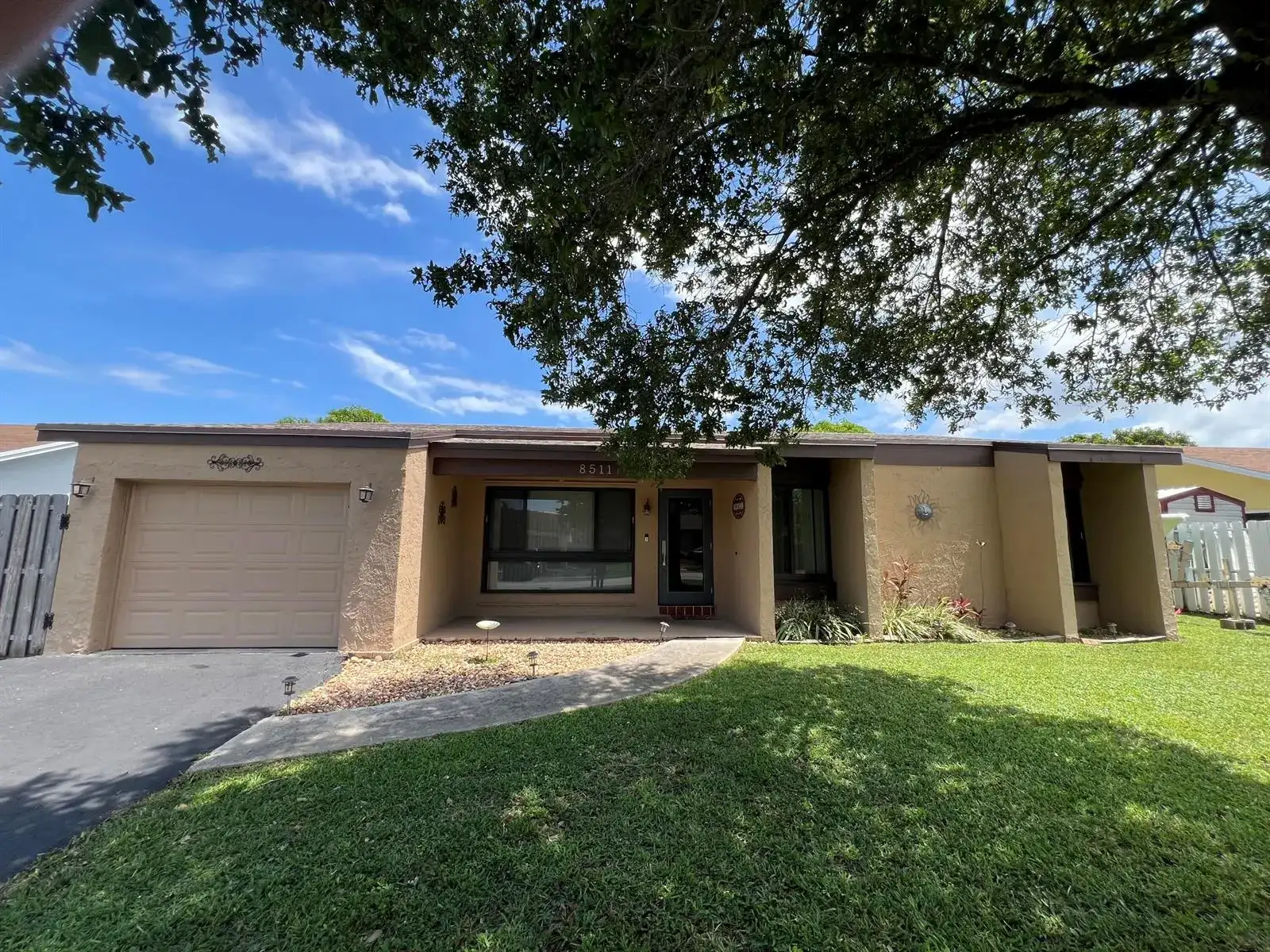8511 NW 8th Street, Pembroke Pines FL 33024 photo 4
