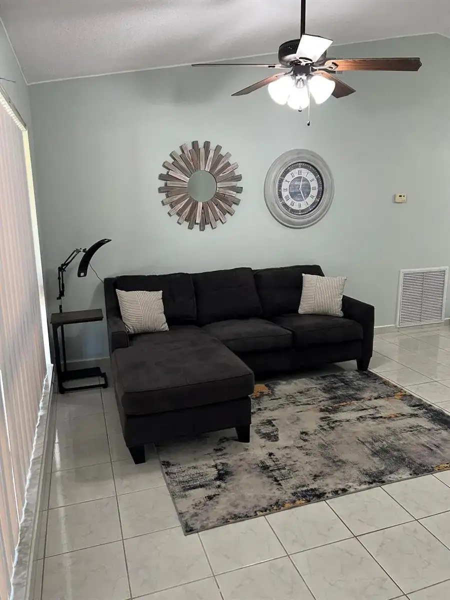 8511 NW 8th Street, Pembroke Pines FL 33024 photo 5