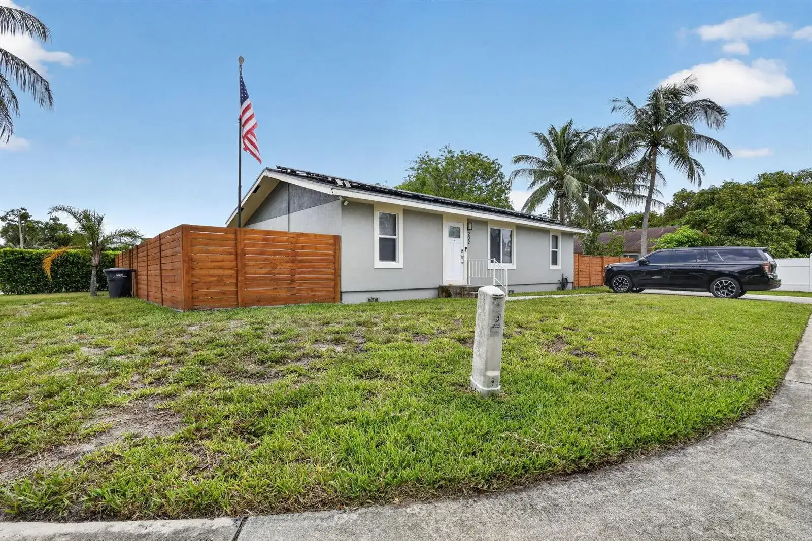 202 Elaine Circle W, West Palm Beach FL 33409 photo 2