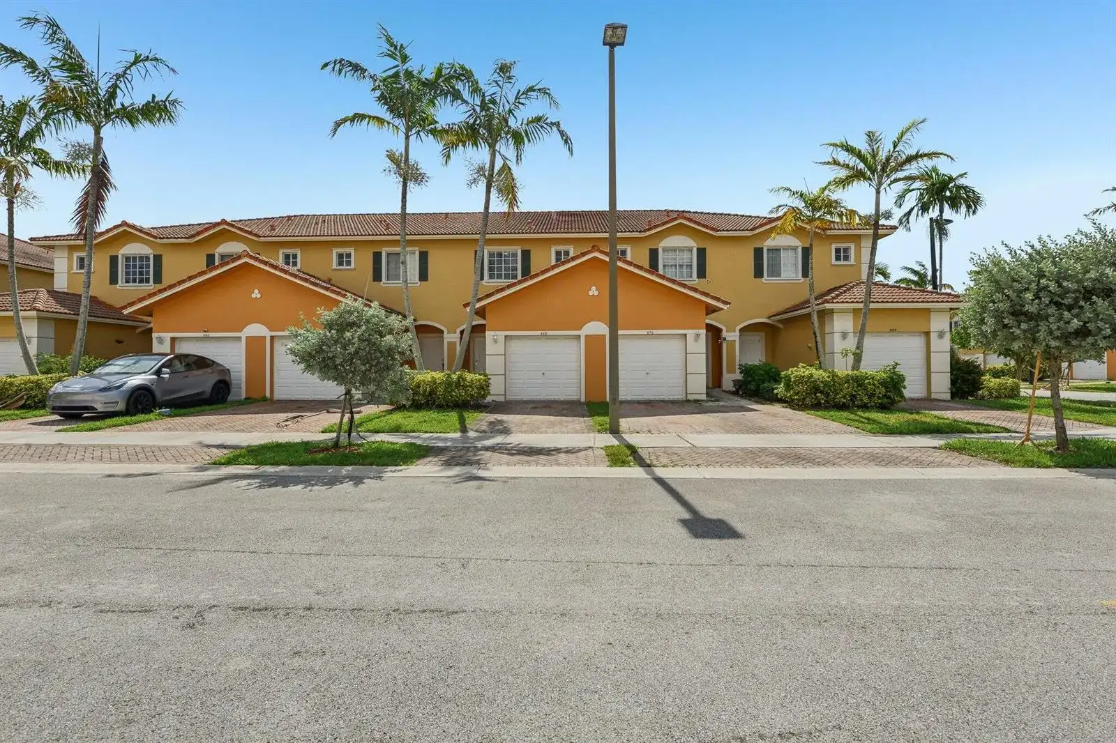 560 St Tropez Lane, Margate FL 33068 photo 3