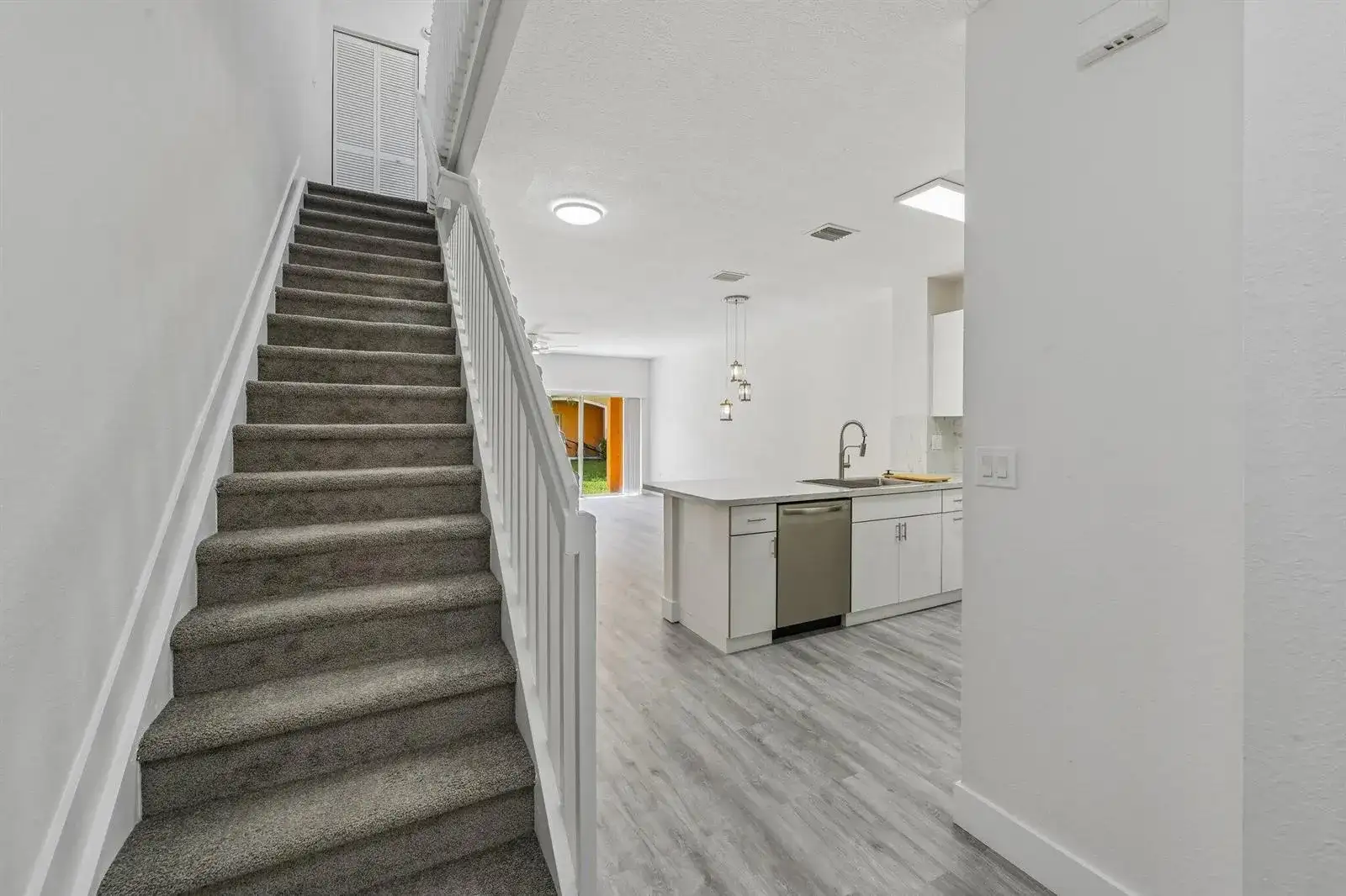 560 St Tropez Lane, Margate FL 33068 photo 5