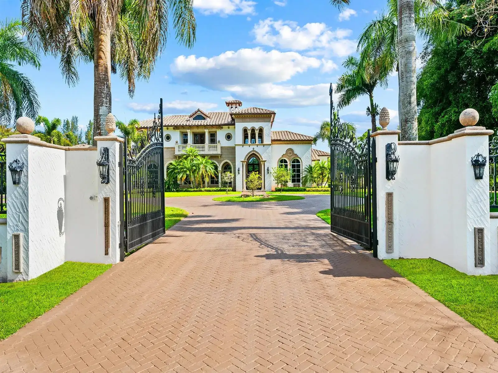 8800 NW 68th Court, Parkland FL 33067 photo 2