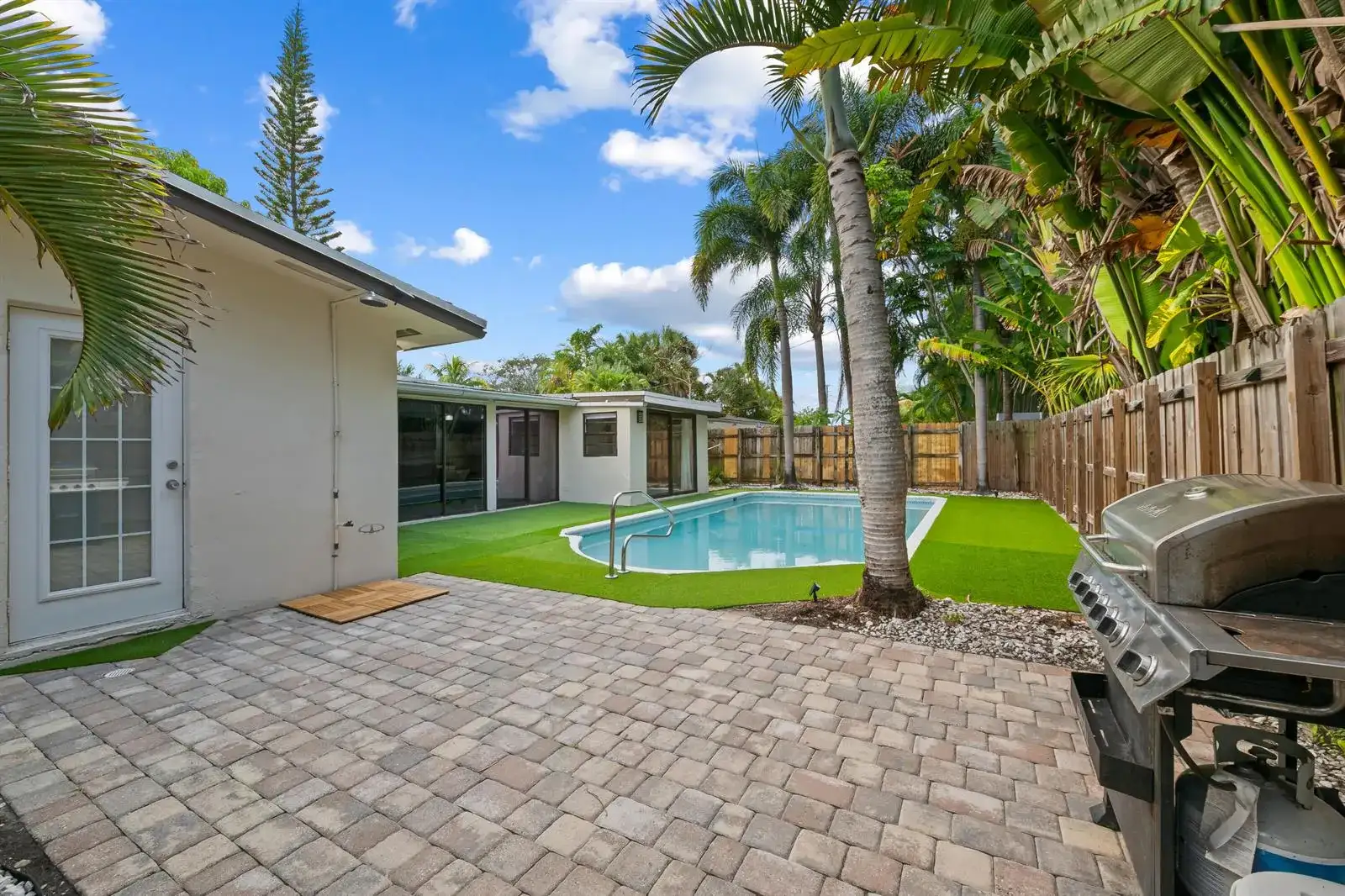 3024 NE 2nd Terrace, Wilton Manors FL 33334 photo 3