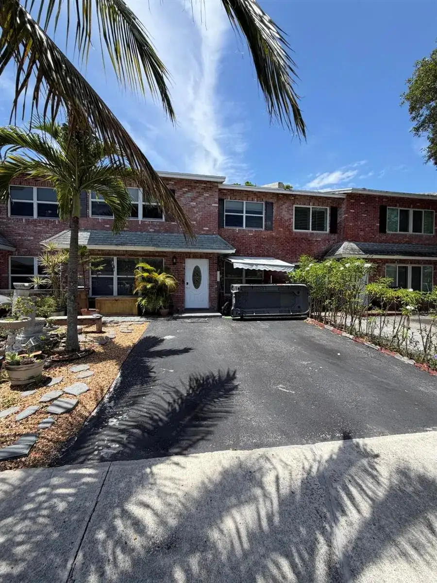 806 NW 41st Court, Deerfield Beach FL 33064 photo 2