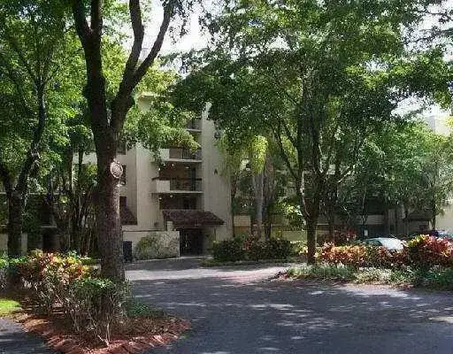 825 Egret Circle # 206, Delray Beach FL 33444 photo 2