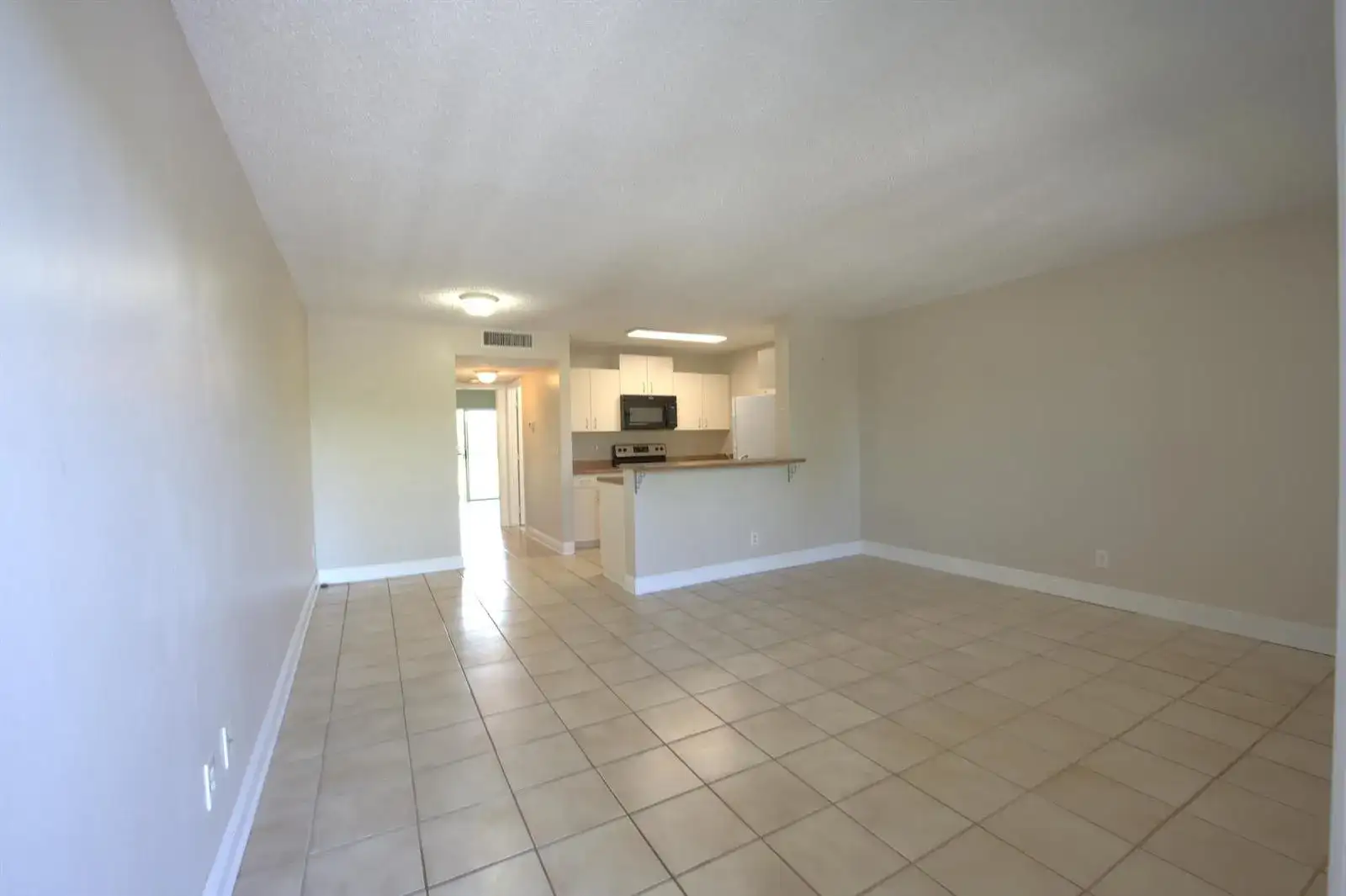 1523 Meadows Circle W, Boynton Beach FL 33436 photo 3