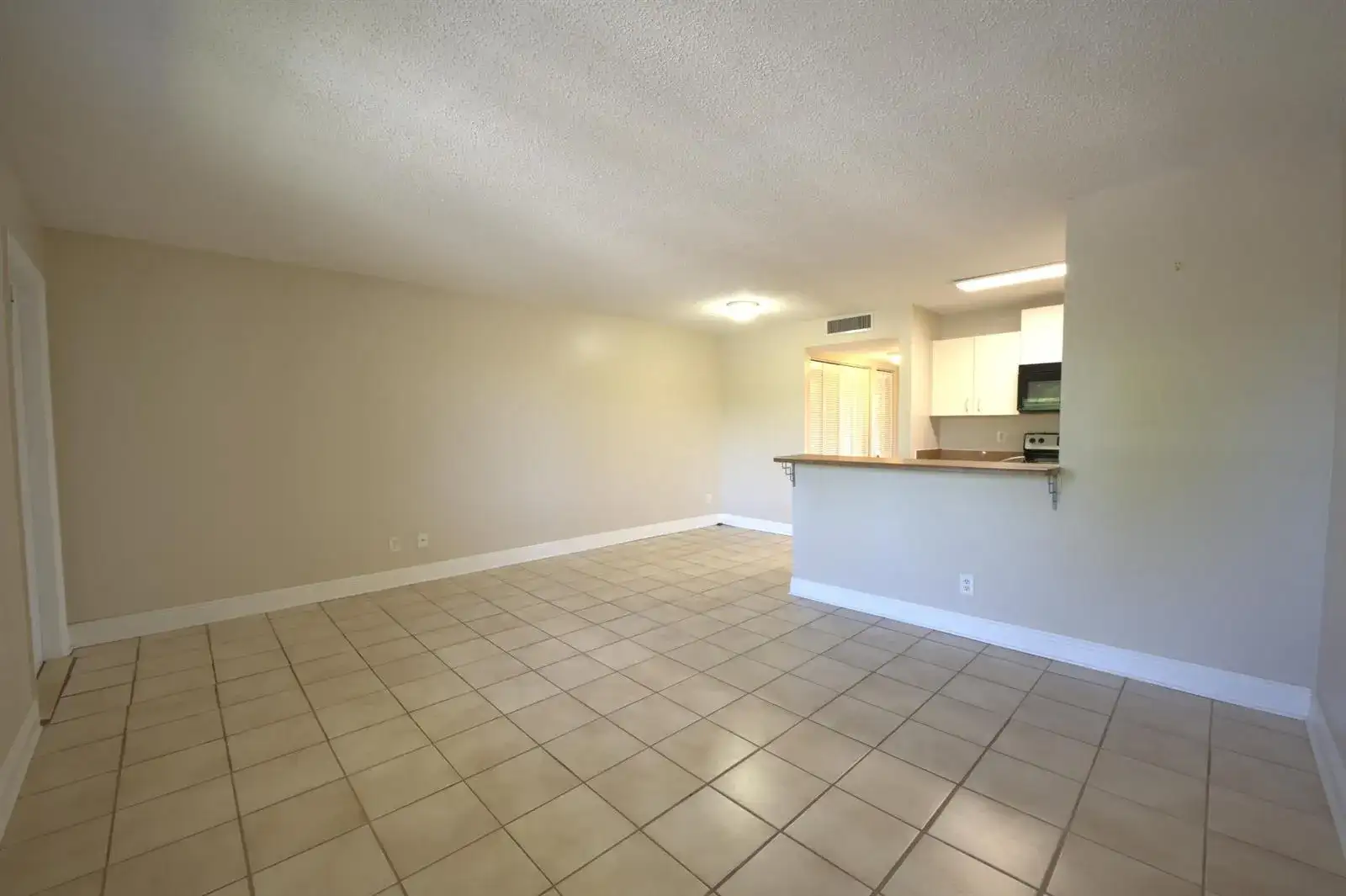 1523 Meadows Circle W, Boynton Beach FL 33436 photo 4