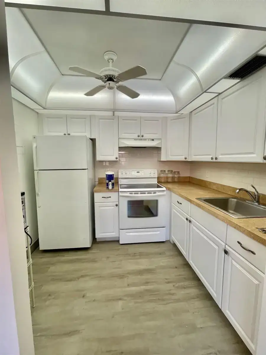 654 Saxony N, Delray Beach FL 33446 photo 4