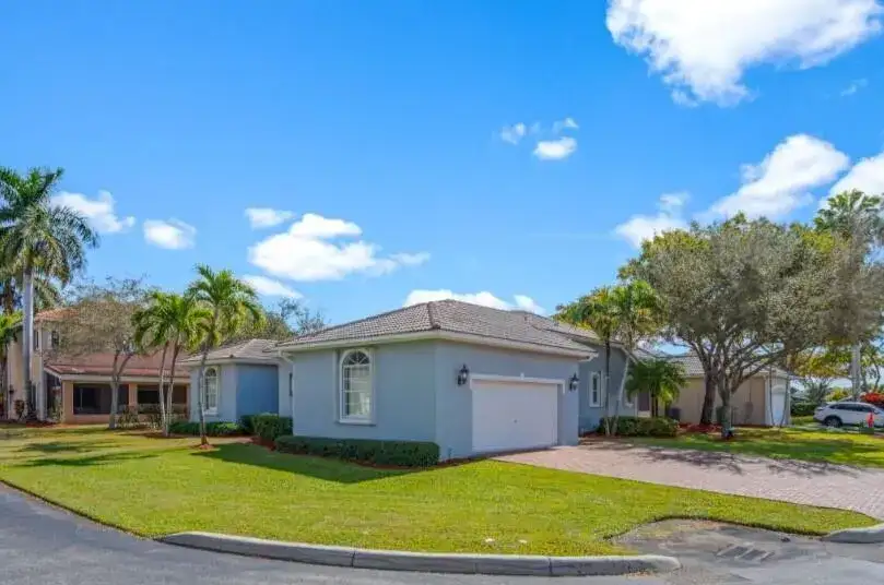 2570 SE 4th Place, Homestead FL 33033 photo 2
