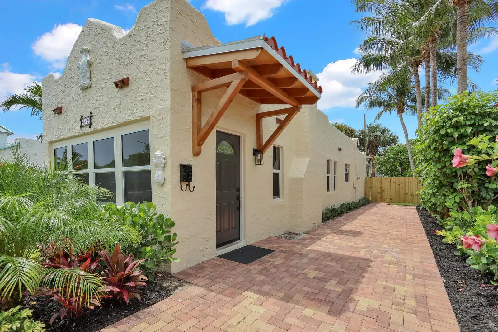 842 Selkirk Street, West Palm Beach FL 33405 photo 4