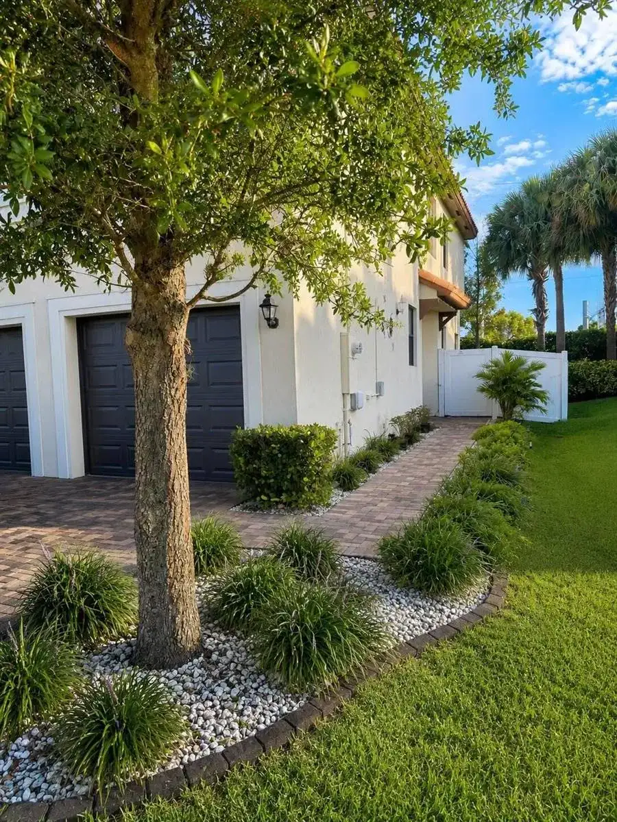 4822 NW 56th Court, Tamarac FL 33319 photo 2