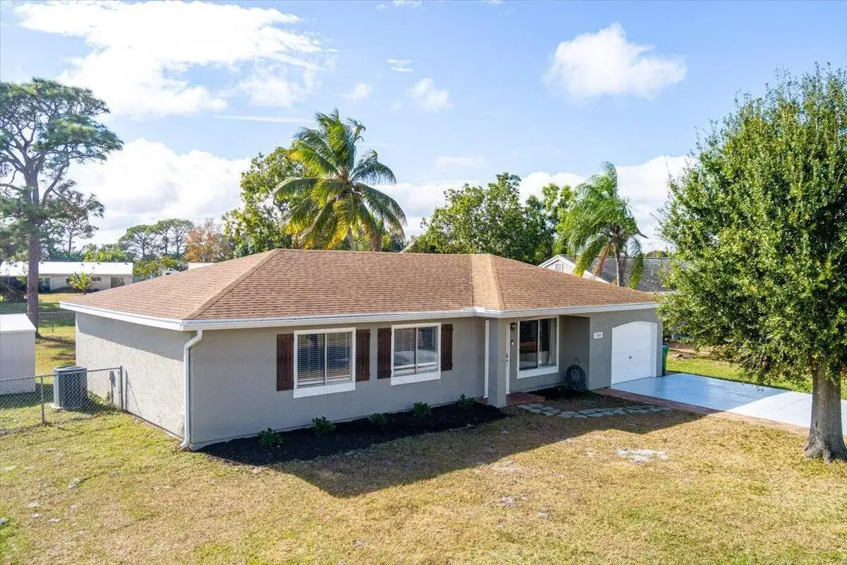 1969 SE Redwing Circle, Port St. Lucie FL 34952 photo 2